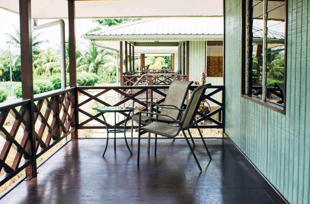 Overbridge River Resort 帕拉马里博 内观 照片