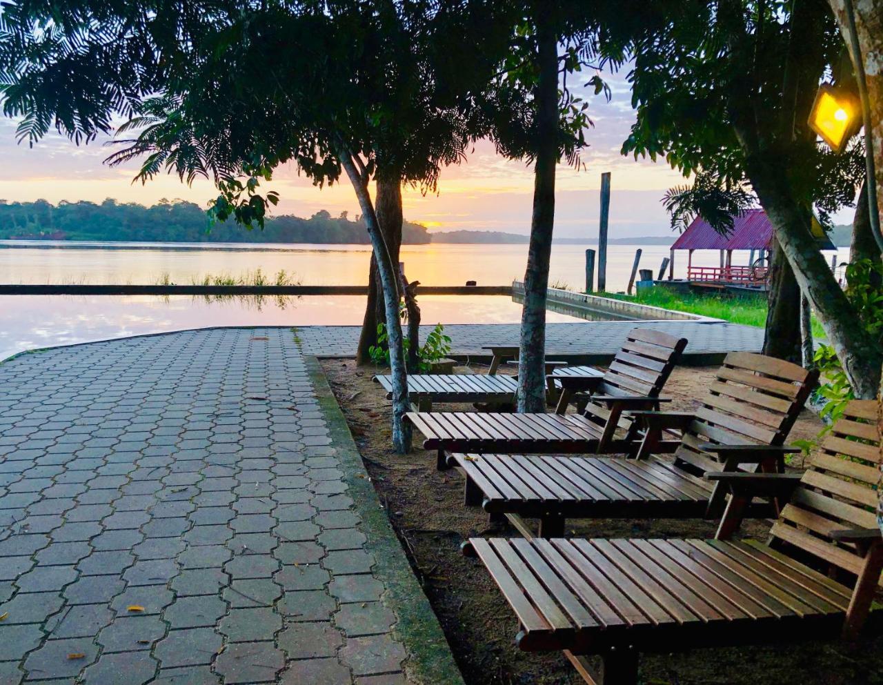 Overbridge River Resort 帕拉马里博 外观 照片